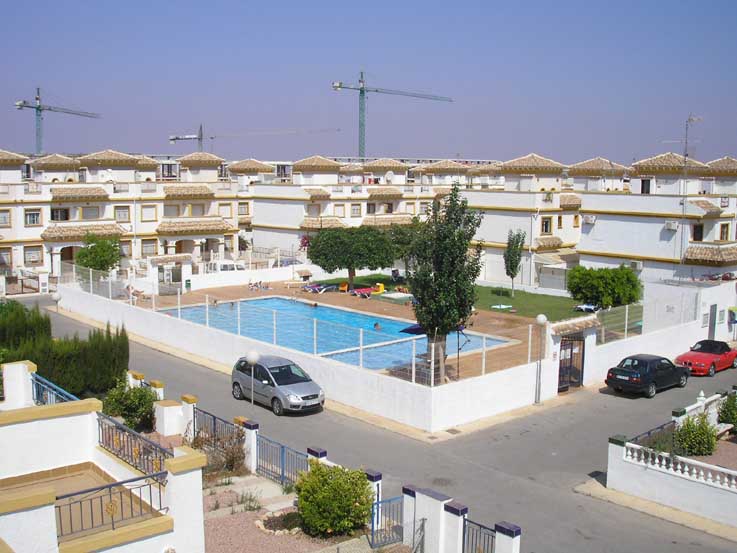 Rent Torrevieja - Large Picture - Communal Pool